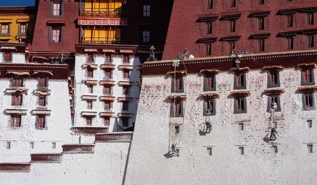 Çin'in Potala Sarayı'nın yıllık yenileme çalışmaları başladı