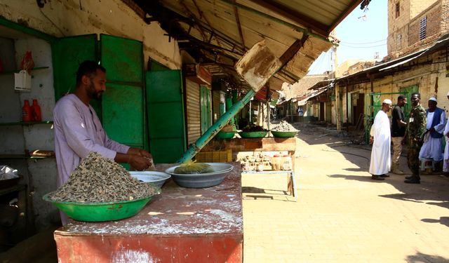 Sudan'ın başkent Hartum'da esnaflar tezgahlarını yeniden açtı