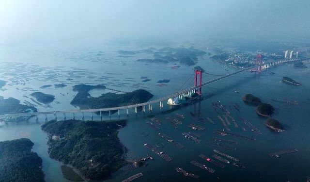 Çin'in Guangxi Zhuang Özerk Bölgesi'ndeki en uzun deniz köprüsü trafiğe açıldı