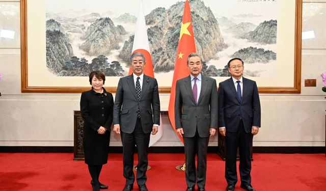 Çin Dışişleri Bakanı Wang, Japon mevkidaşı İvaya ile üst düzey istişare toplantısına katıldı