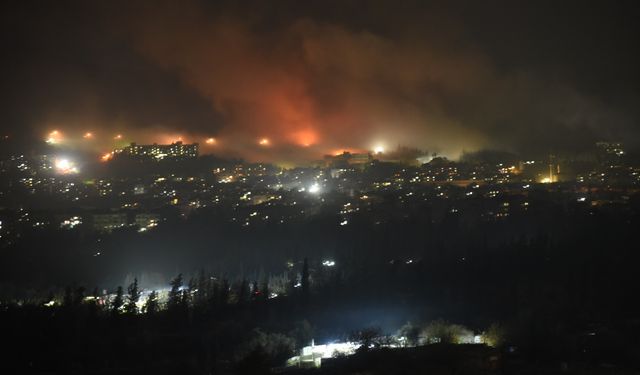 İsrail, Suriye donanmasına ait gemileri ve askeri depoları vurdu