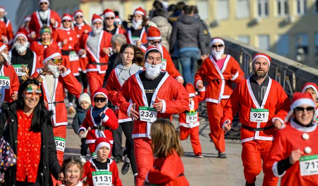 Kuzey Makedonya'da geleneksel Noel Baba Yarışı düzenlendi