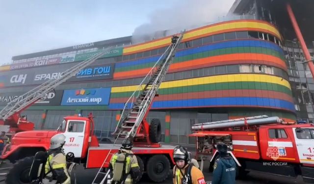 Rusya'da bir alışveriş merkezinde yangın çıktı: 1 kişi ölü, 9 yaralı