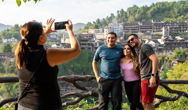 Rapor: Kolaylaştırıcı önlemler sonucu ülkeye akın eden turistler, gerçek Çin'i yakından deneyimliyor