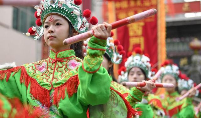 Çin'in güneyinde düzenlenen Xiaonian festivali renkli görüntülere sahne oldu