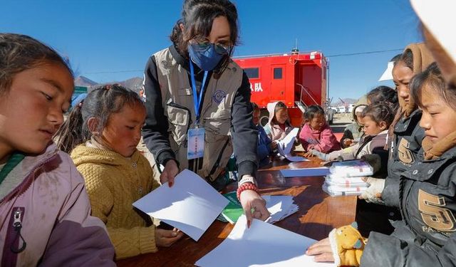 Çin'in Xizang (Tibet) bölgesindeki depremden etkilenen çocuklar için psikolojik destek hizmeti başladı