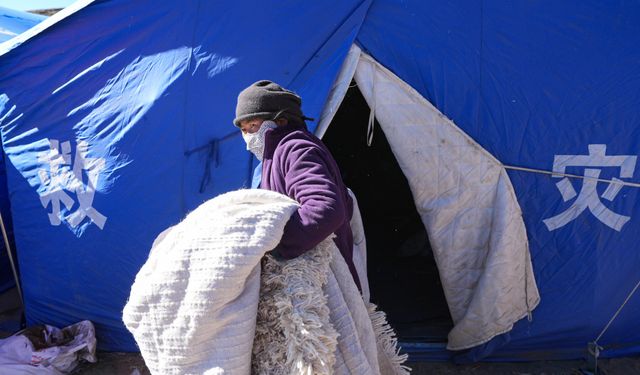 Çin'in Xizang (Tibet) bölgesinde depremzedeler seyyar evlere yerleştiriliyor