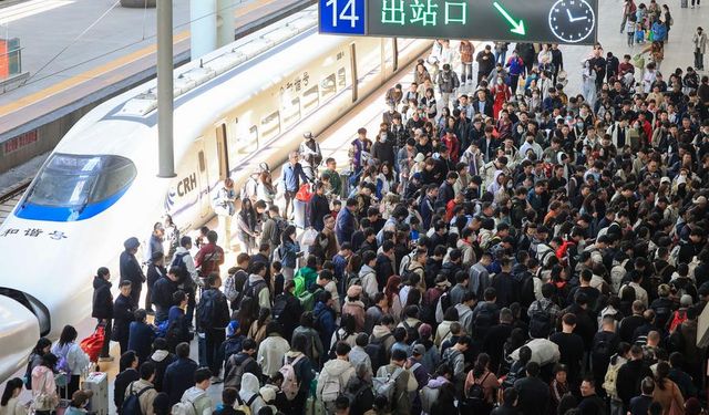 Çin'de Ulusal Gün tatilinde 23 milyondan fazla demiryolu seyahatiyle rekor kırıldı