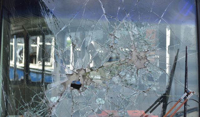 Bolivya'da dağlık bölgede otobüs uçuruma yuvarlandı: En az 16 ölü