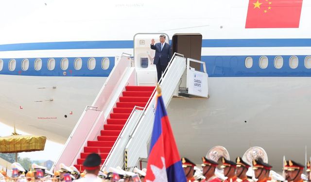 Çin Cumhurbaşkanı Xi, Kamboçya'da büyük bir törenle karşılandı