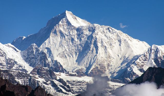 Nepal, dağlardaki çöp sorunu nedeniyle dağcı sayısını sınırlamaya hazırlanıyor
