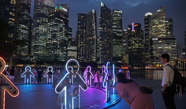 Singapur'da düzenlenecek ışık gösterisinin ön gösterimi yoğun ilgi gördü