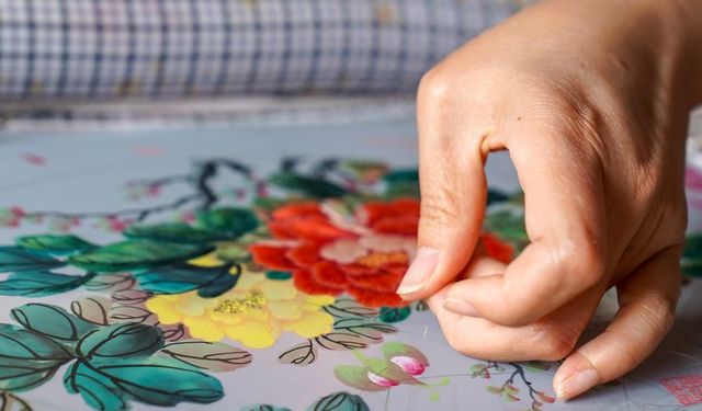 Çin'de bin yıllık geçmişe sahip antik saç nakışı geleneği inovasyonla gelişiyor