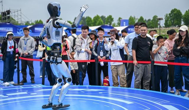 Çin'de düzenlenen Dünya Robot Karnavalı'nda robotlar birbirinden farklı hünerlerini sergiledi