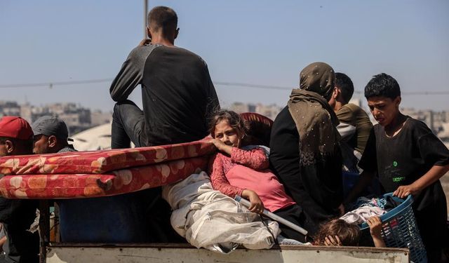 İsrail ordusunun yeni tahliye emri nedeniyle binlerce Filistinli yeniden yollara düştü