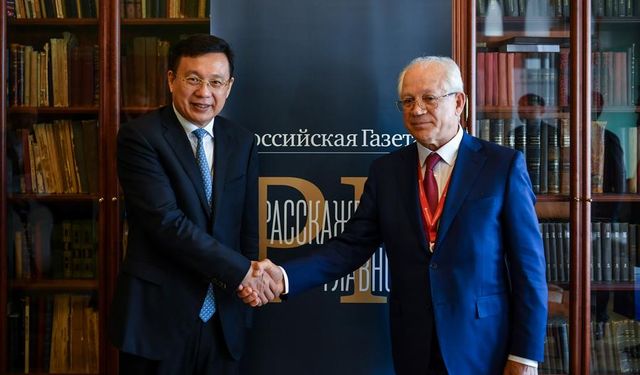 Xinhua Başkanı Fu, Rossiyskaya Gazeta Genel Direktörü ile bir araya geldi