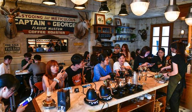 Çin'in Guiyang kenti 3.000'den fazla kahve dükkanıyla kahve severlerin yoğun ilgisini çekiyor