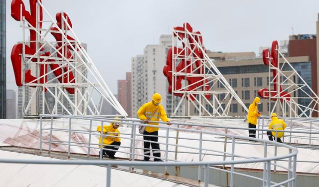 Co-May Tayfunu, Çin'in Shanghai kentinde ikinci kez karaya ulaştı
