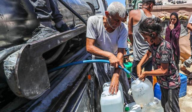 İsrail saldırıları altındaki Gazze'de su krizi her geçen gün derinleşiyor