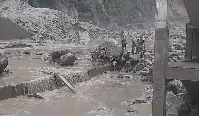 Nepal'in Rasuwa bölgesindeki selde kaybolan 18 kişiden hala haber alınamıyor