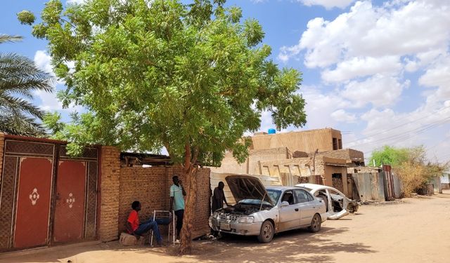 Sudan 45 dereceyi bulan kavurucu sıcak hava dalgasıyla mücadele ediyor