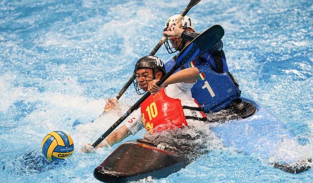 2025 Dünya Oyunları'nda Çin ve İtalya kano müsabakasında kıyasıya mücadele etti