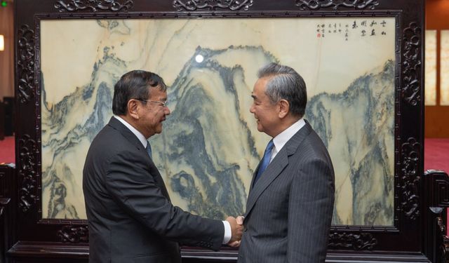 Çin Dışişleri Bakanı Wang, Kamboçyalı mevkidaşı ile görüştü