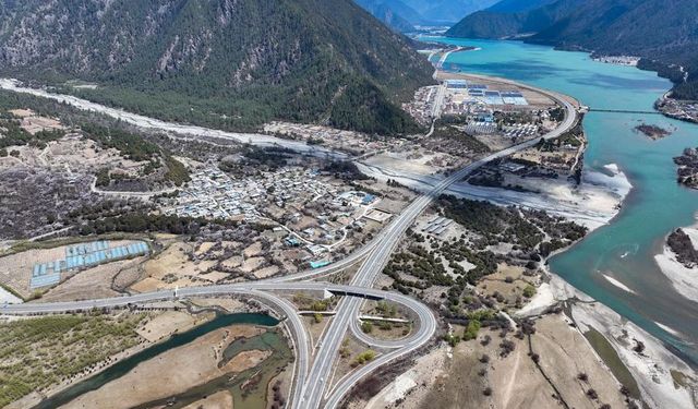 Çin'in Xizang (Tibet) Özerk Bölgesi'nde ulaşım altyapısına 12 yılda 55 milyar dolar yatırım yapıldı