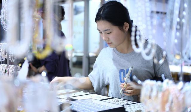 Çin'in Zhejiang eyaletinin Shanxiahu kasabası ülkedeki inci ticaretinin yüzde 80'ini elinde tutuyor
