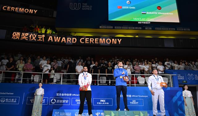 Türk milli sporcu Emin Özer, 2025 Dünya Oyunları'nda kick boks erkekler yarı final mücadelesini kazandı