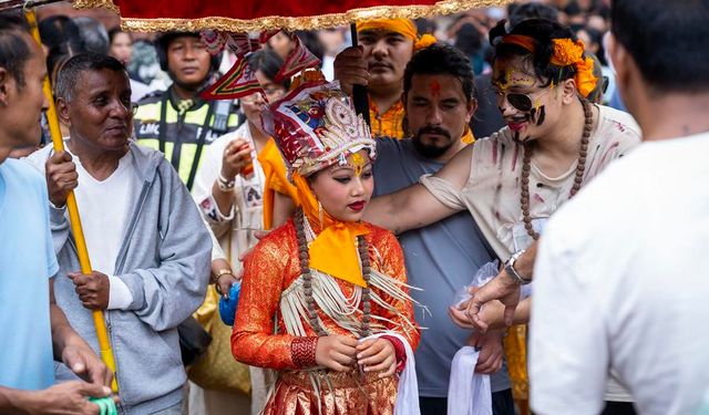 Geleneksel Nepal İnek Festivali'nde bu yıl da renkli görüntüler oluştu