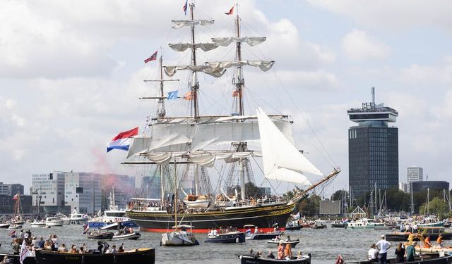 Hollanda'nın en büyük denizcilik festivali Sail Amsterdam, 10 yıl aradan sonra yeniden düzenlendi