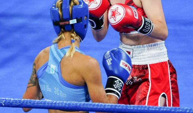 Türk milli sporcu Feyzanur Azizoğlu, 2025 Dünya Oyunları kick boks yarı finalinde ringe çıktı