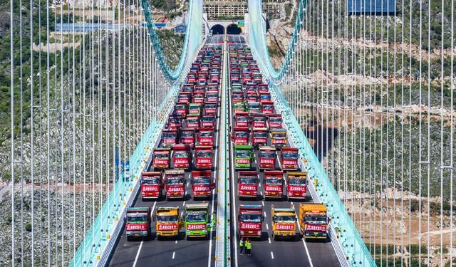 Çin'de inşa edilen dünyanın en yüksek köprüsü 28 Eylül'de trafiğe açılacak