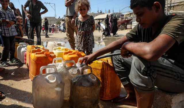 İsrail saldırılarının devam ettiği Gazze'de su kuyularının yüzde 75'i kullanılamaz hale geldi