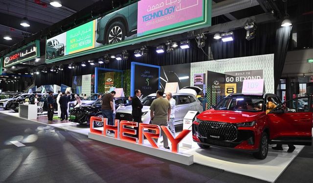 Kuveyt'te düzenlenen Dünya Otomobil Fuarı kapılarını ziyaretçilere açtı