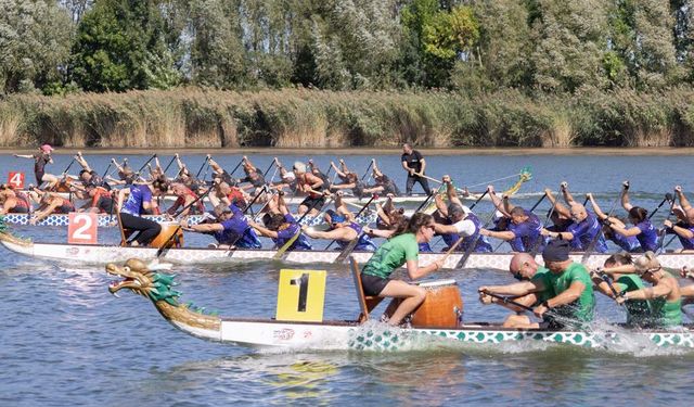 Macaristan'ın Fadd Dombori kentinde Macaristan Ulusal Ejderha Teknesi Şampiyonası düzenlendi