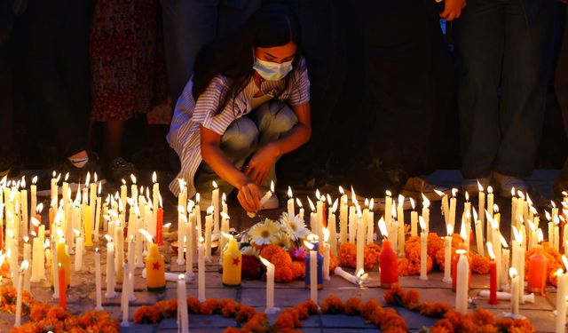 Nepal halkı protestolarda hayatını kaybedenleri anıyor