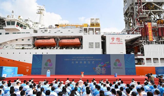 15. Çin Ulusal Oyunları'nın meşalesi Guangzhou'da yakıldı