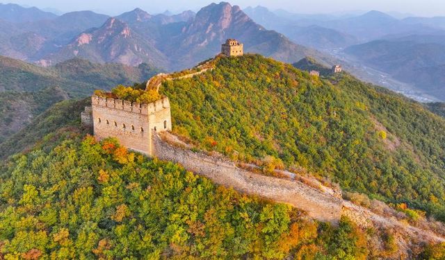 Çin Seddi'nin Dongjiakou bölümünün sonbahar manzarası göz kamaştırıyor