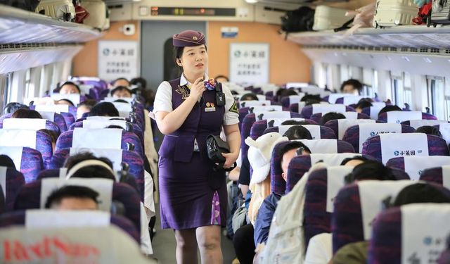 Çin'de Ulusal Gün tatilinin ilk yarısında 1,24 milyar yolculukla rekor kırıldı