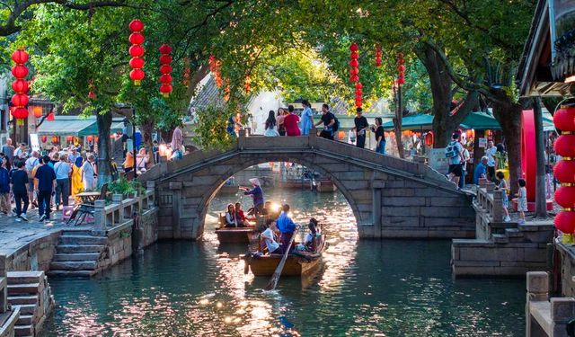 Çin'de Ulusal Gün ve Güz Ortası Festivali tatilinde 16,34 milyon sınır ötesi seyahat yapıldı