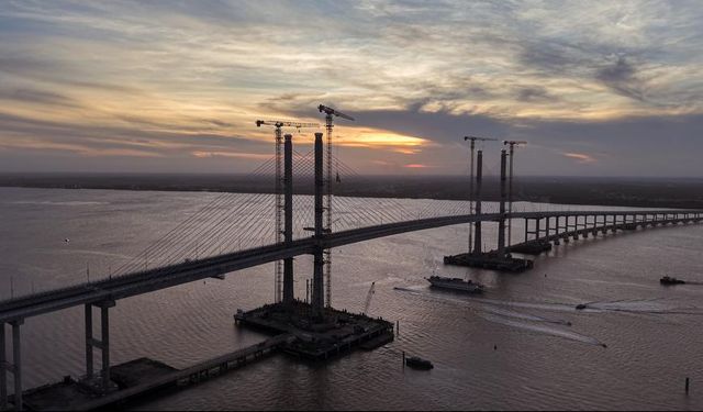 Çinli şirketin Guyana'nın başkenti Georgetown'da inşa ettiği Demerara Nehri Köprüsü trafiğe açıldı