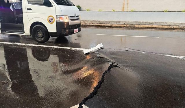 Filipinler'i vuran 6,9 büyüklüğündeki depremde hayatını kaybedenlerin sayısı 74'e yükseldi