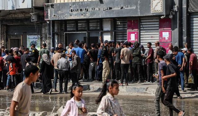Gazze'de bankalar yeniden hizmet vermeye başladı