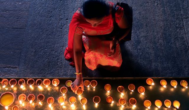 Işık festivali Diwali, Sri Lanka ve Myanmar'da kutlandı