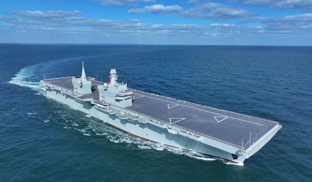 Çin'in amfibi hücum gemisi Sichuan ilk deniz seyir testini başarıyla tamamladı