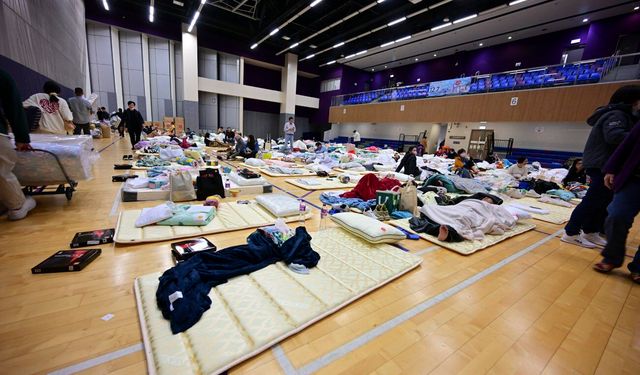 Çin'in Hong Kong bölgesindeki yangının ardından site sakinleri yardım merkezlerine yerleştirildi