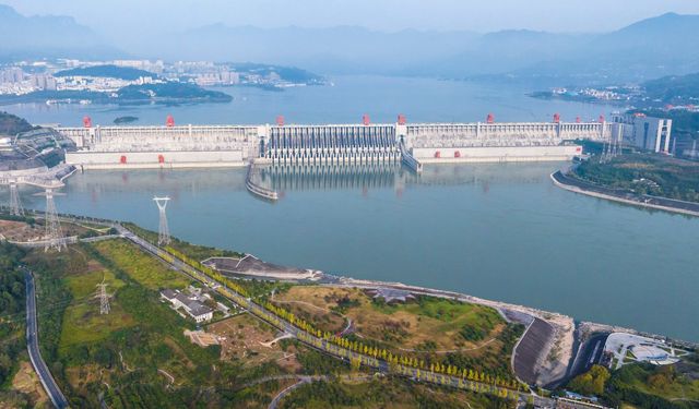 Dünyanın en büyük hidroelektrik projesi Üç Boğaz Barajı 5 yılda 423 milyar kilovat-saat elektrik üretti