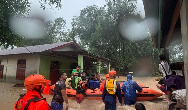 Endonezya'nın Kuzey Sumatra eyaletini sel ve heyelan vurdu: 29 kişi öldü, 9 kişi kayıp